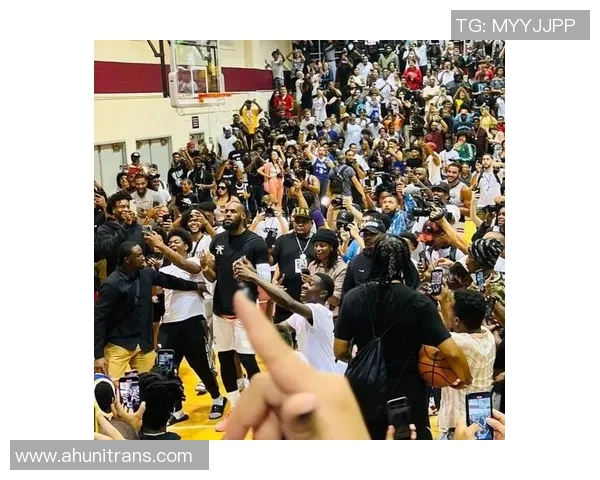 猛龙与湖人精彩对决图集回顾球迷热情瞬间定格 猛龙与湖人精彩对决图集回顾球迷热情瞬间定格