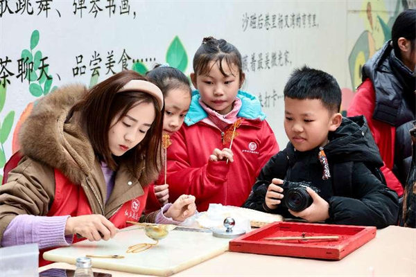 重庆市沙坪坝区妇联开展寒假儿童关爱服务活动Bwin必赢平台(图1)