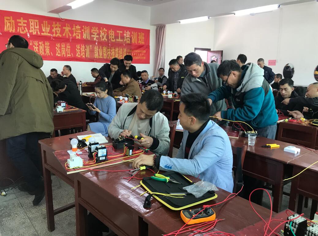 巴林右旗开启免费职业技能培训班帮扶百名青年就业成新亮点