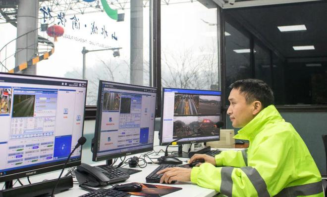 春节不打烊铁建运营人守护万家团圆(图2)