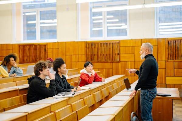 艺考生考学难？出国留学提升学历大连大学国际本科2+2项目助力艺术梦想(图1)