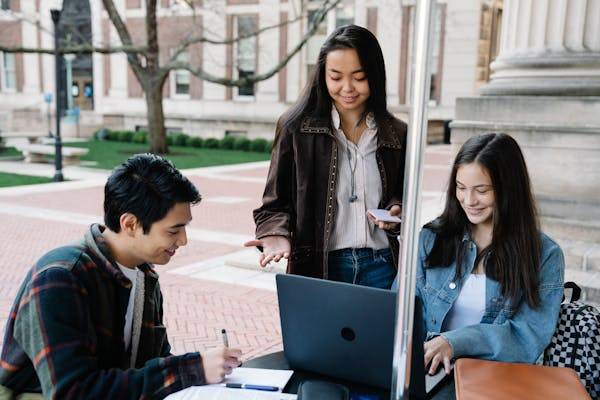 艺考生考学难？出国留学提升学历大连大学国际本科2+2项目助力艺术梦想(图2)