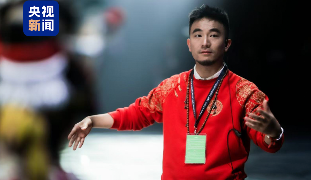Bwin必赢平台45个山里娃站上国际T台设计师讲述藏在衣服里的秘密(图1)