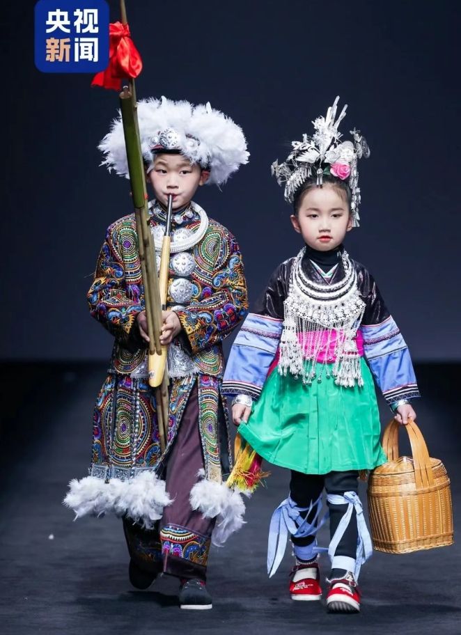 Bwin必赢平台45个山里娃站上国际T台设计师讲述藏在衣服里的秘密(图3)