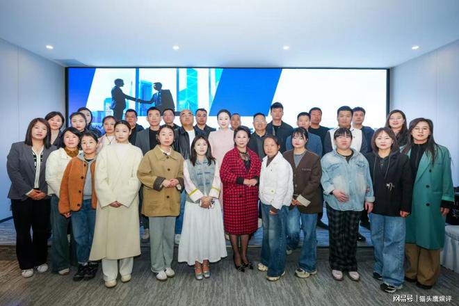 河南省电工技术学会电力新能源专业委员会成功举办商务礼仪培训(图6)