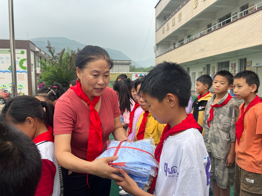 二十年里香不断育得桃李美春天(图2)