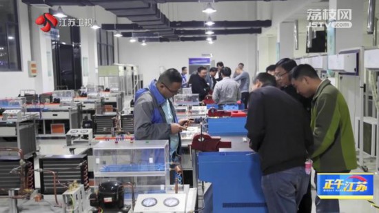 漯河市妇幼保健院（市三院）走进市实验小学开展应急救护技能培训活动